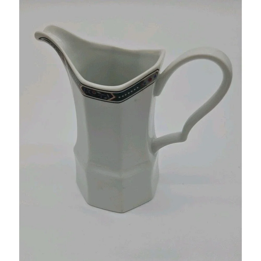 Christopher Stuart Classic Greenwood Y0041 Creamer Fine China Thailand Vintage